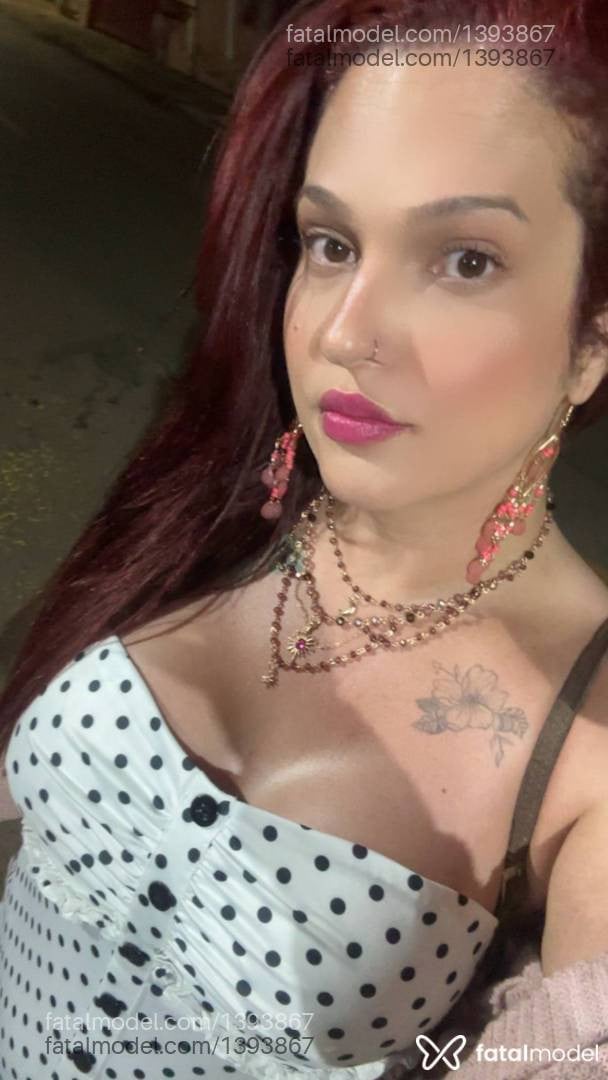 Acompanhante mulher trans com cabelo castanho de olhos castanhos - Luana Rodrigues
