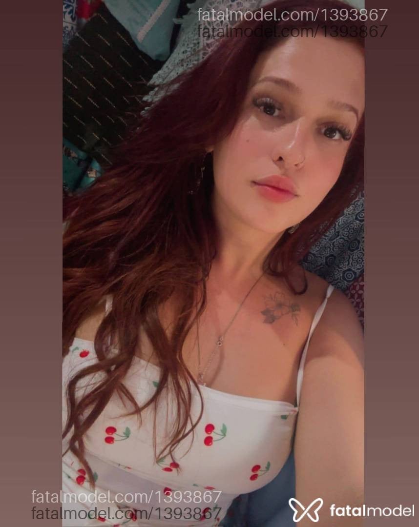 Acompanhante mulher trans com cabelo castanho de olhos castanhos - Luana Rodrigues