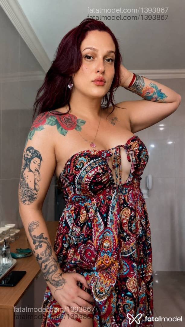 Acompanhante mulher trans com cabelo castanho de olhos castanhos - Luana Rodrigues