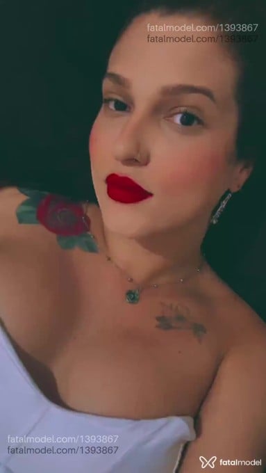 Acompanhante mulher trans com cabelo castanho de olhos castanhos em Anápolis - Luana Rodrigues