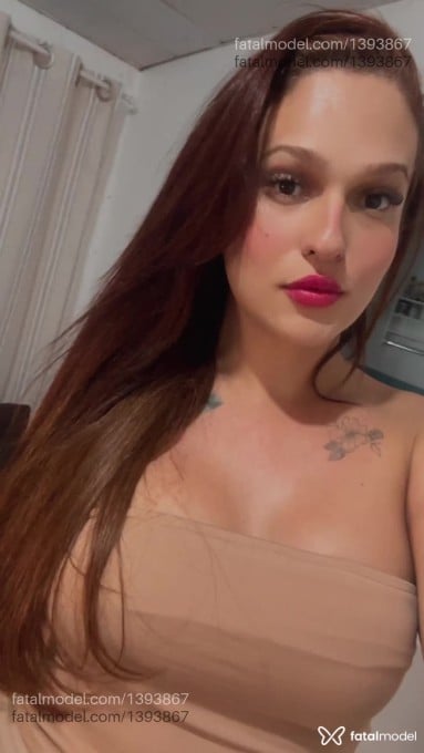 Acompanhante mulher trans com cabelo castanho de olhos castanhos em Anápolis - Luana Rodrigues