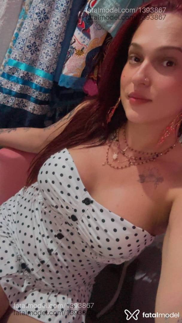 Acompanhante mulher trans com cabelo castanho de olhos castanhos - Luana Rodrigues