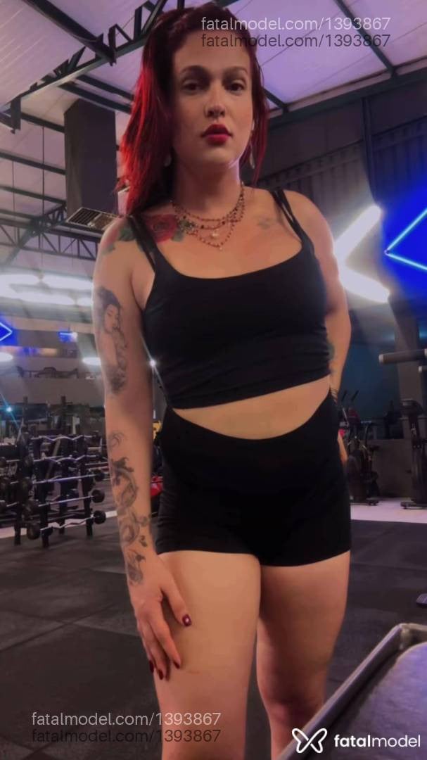 Acompanhante mulher trans com cabelo castanho de olhos castanhos - Luana Rodrigues