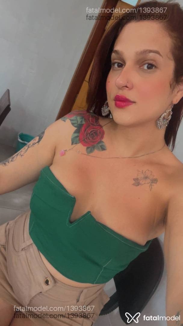 Acompanhante mulher trans com cabelo castanho de olhos castanhos em Anápolis - Luana Rodrigues