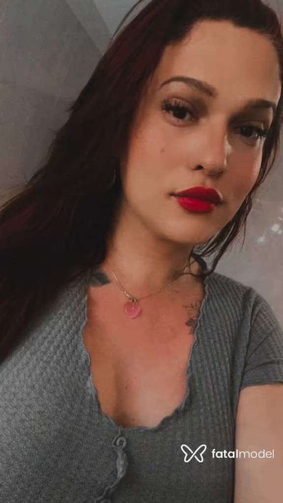 Acompanhante mulher trans com cabelo castanho de olhos castanhos - Luana Rodrigues
