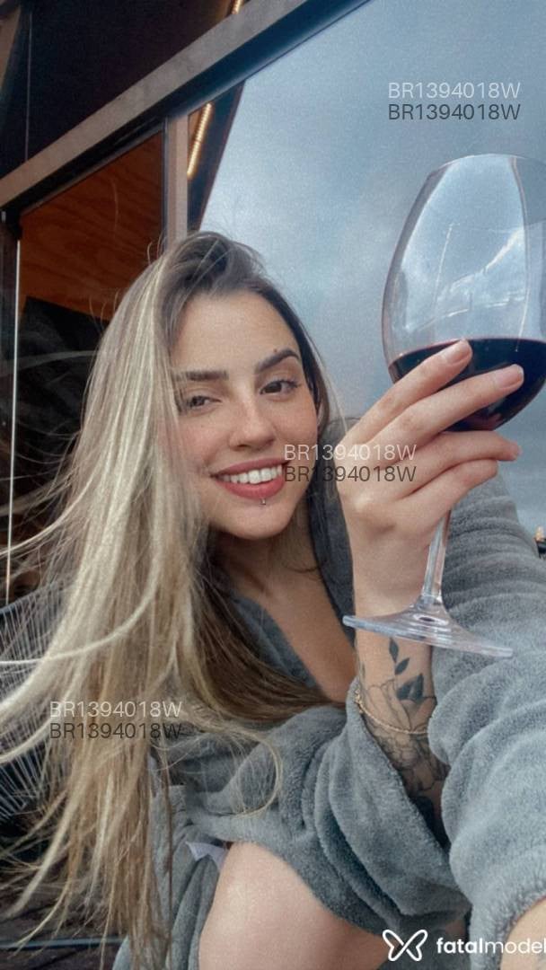 Acompanhante mulher com cabelo castanho de olhos castanhos em Curitiba - Clara