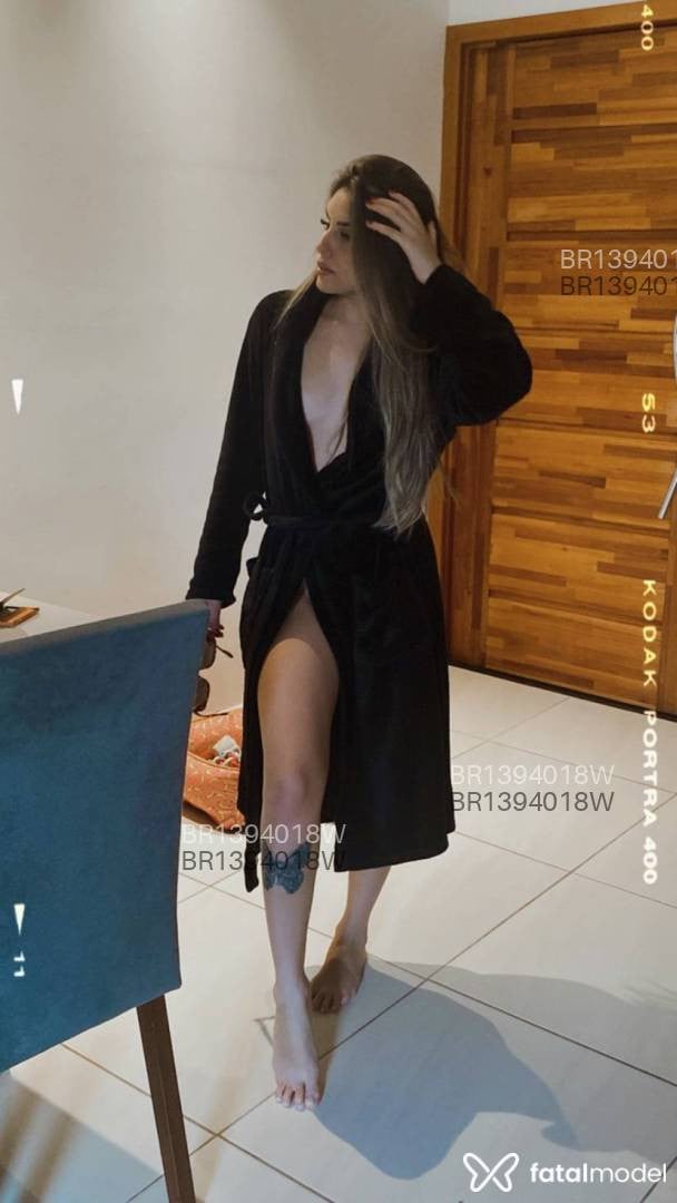 Acompanhante mulher com cabelo castanho de olhos castanhos em Curitiba - Clara