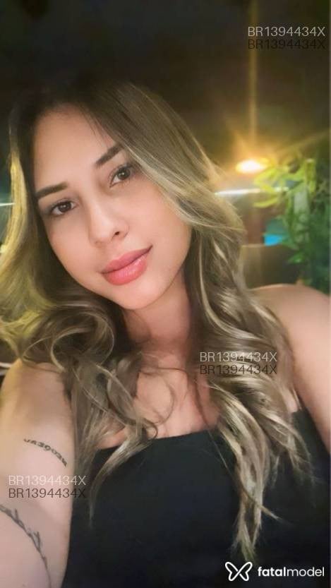 Acompanhante mulher loira (o) de olhos castanhos - Liz