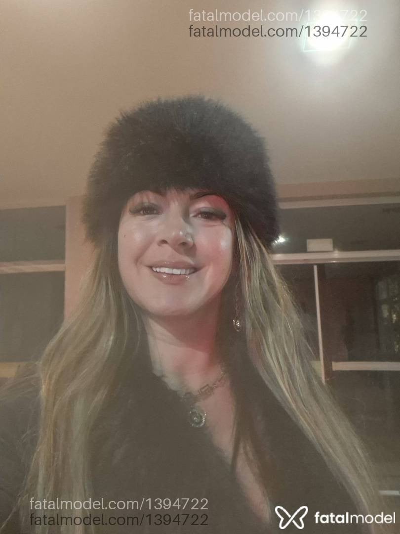 Acompanhante mulher loira (o) de olhos cinza - Katrina