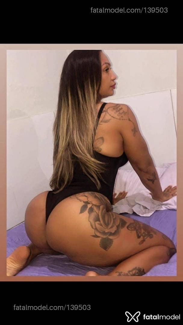 Acompanhante mulher loira (o) de olhos castanhos - Débora