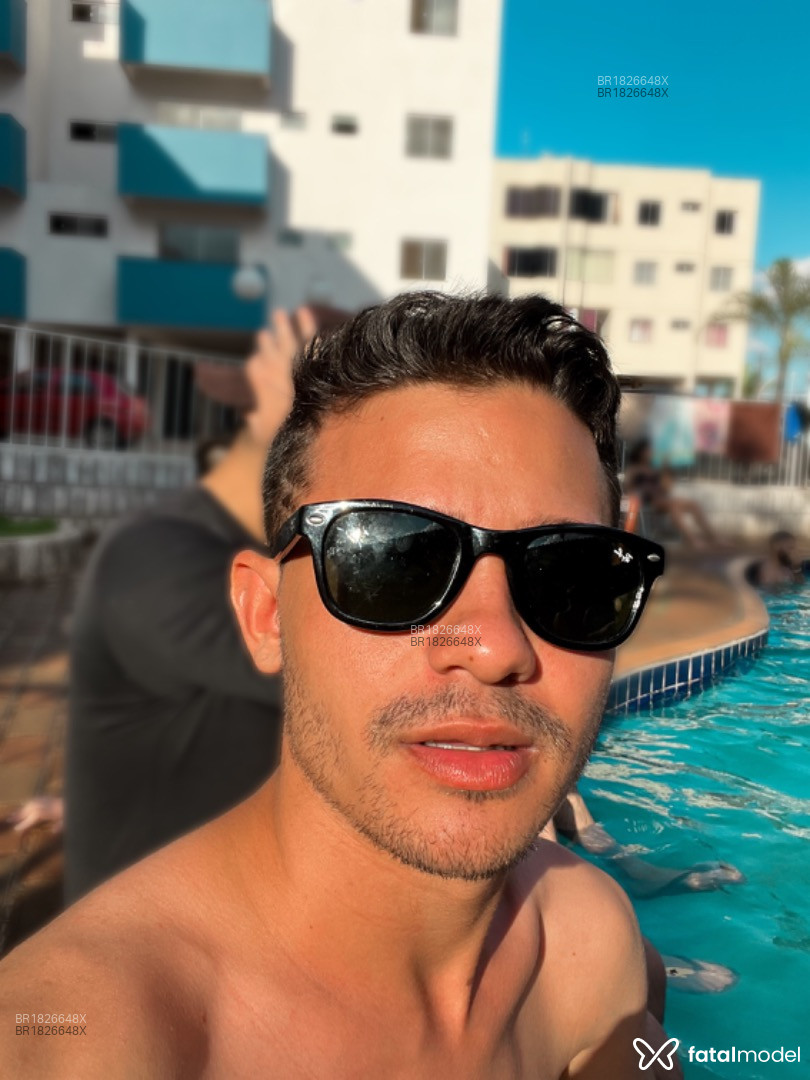 Acompanhante homem com cabelo castanho de olhos castanhos em Anápolis Acompanhante homem com cabelo castanho de olhos castanhos em Anápolis - Arthur