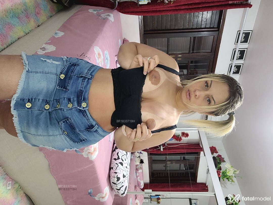 Acompanhante mulher loira (o) de olhos verdes em Virtual - Shirley