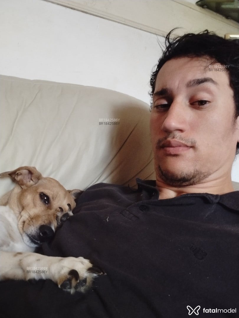 Acompanhante homem com cabelo castanho de olhos castanhos em São Paulo Acompanhante homem com cabelo castanho de olhos castanhos em São Paulo - Alemão