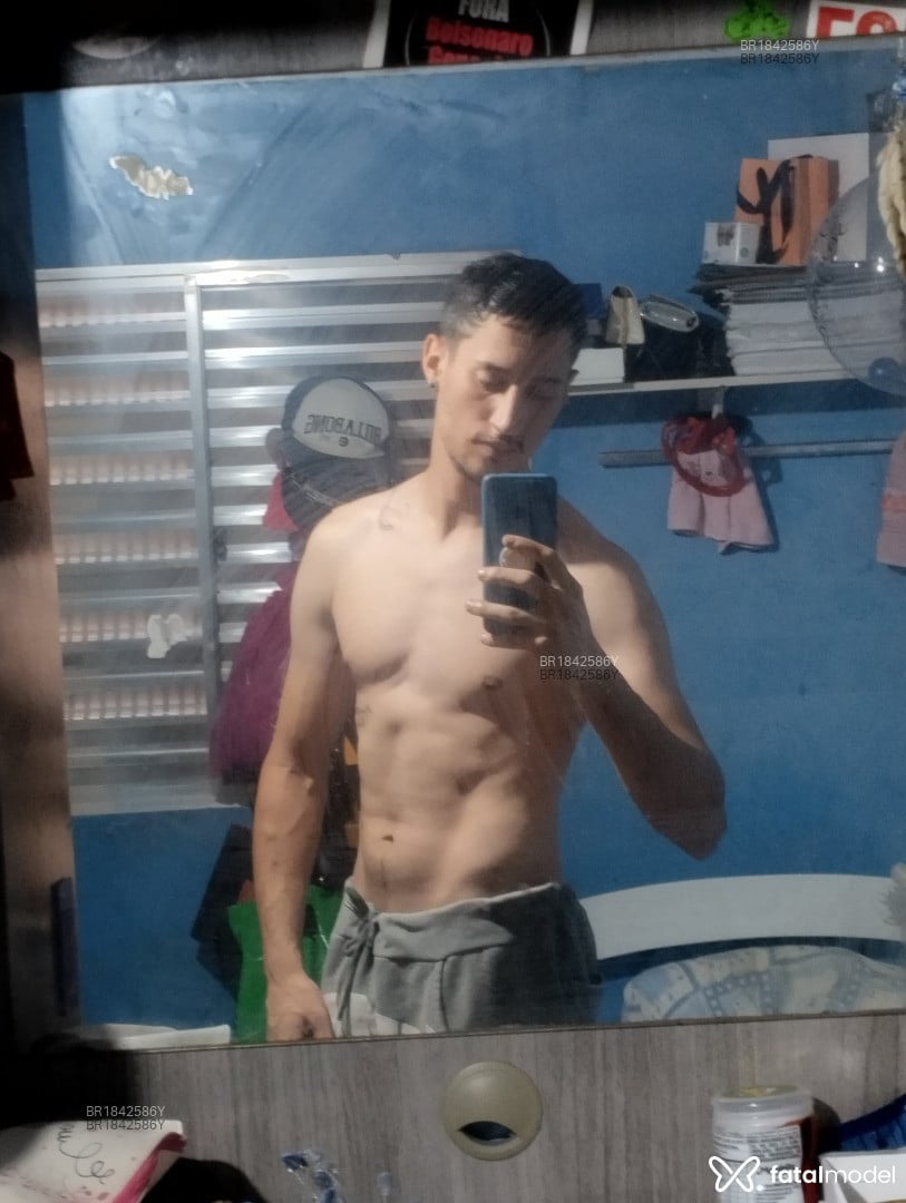 Acompanhante homem com cabelo castanho de olhos castanhos em São Paulo Acompanhante homem com cabelo castanho de olhos castanhos em São Paulo - Alemão