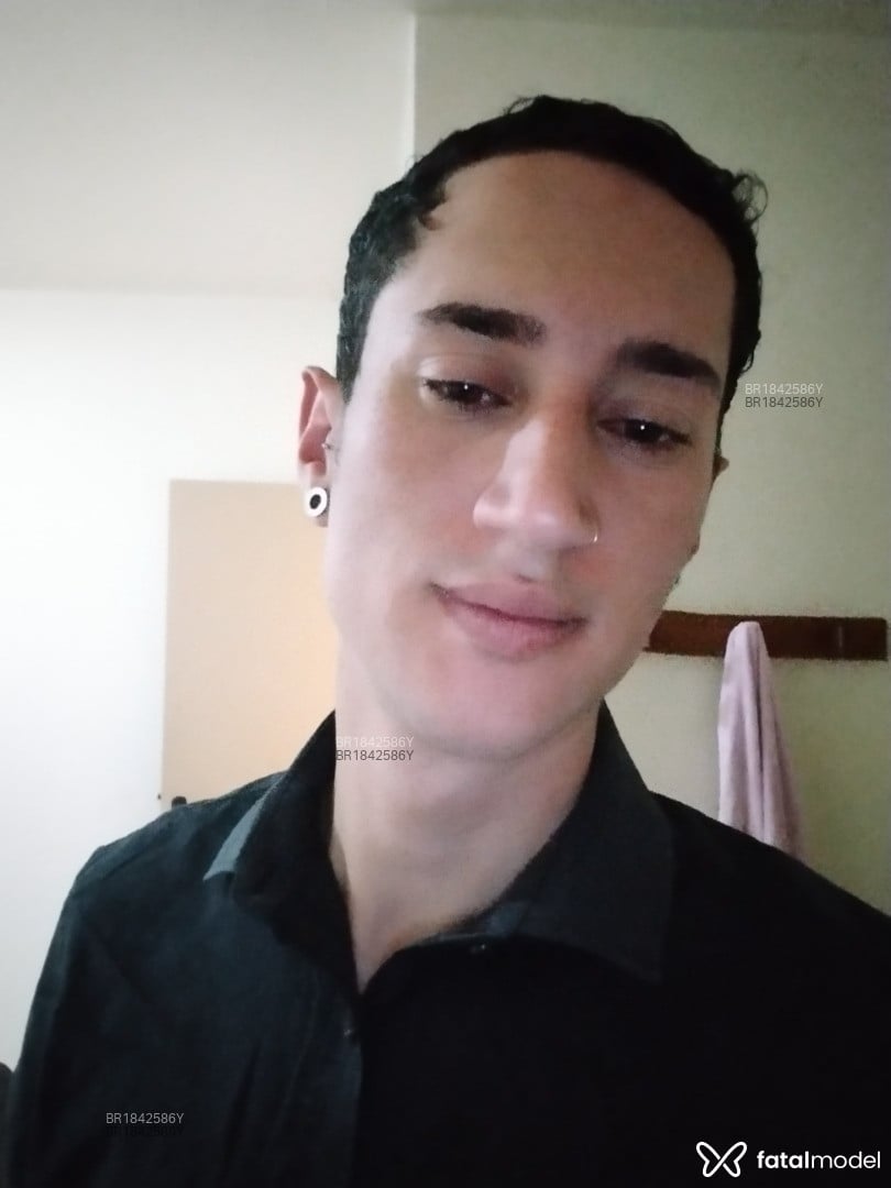 Acompanhante homem com cabelo castanho de olhos castanhos em São Paulo Acompanhante homem com cabelo castanho de olhos castanhos em São Paulo - Alemão
