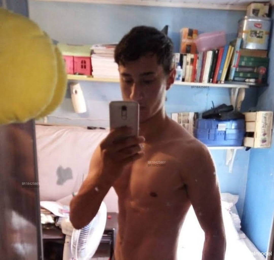 Acompanhante homem com cabelo castanho de olhos castanhos em São Paulo Acompanhante homem com cabelo castanho de olhos castanhos em São Paulo - Alemão