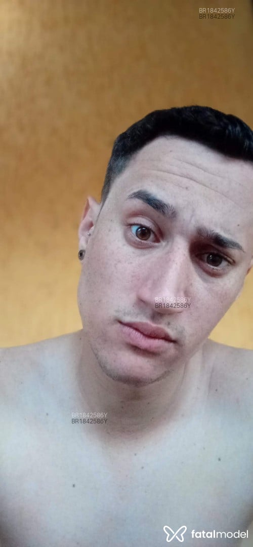 Acompanhante homem com cabelo castanho de olhos castanhos em São Paulo Acompanhante homem com cabelo castanho de olhos castanhos em São Paulo - Alemão