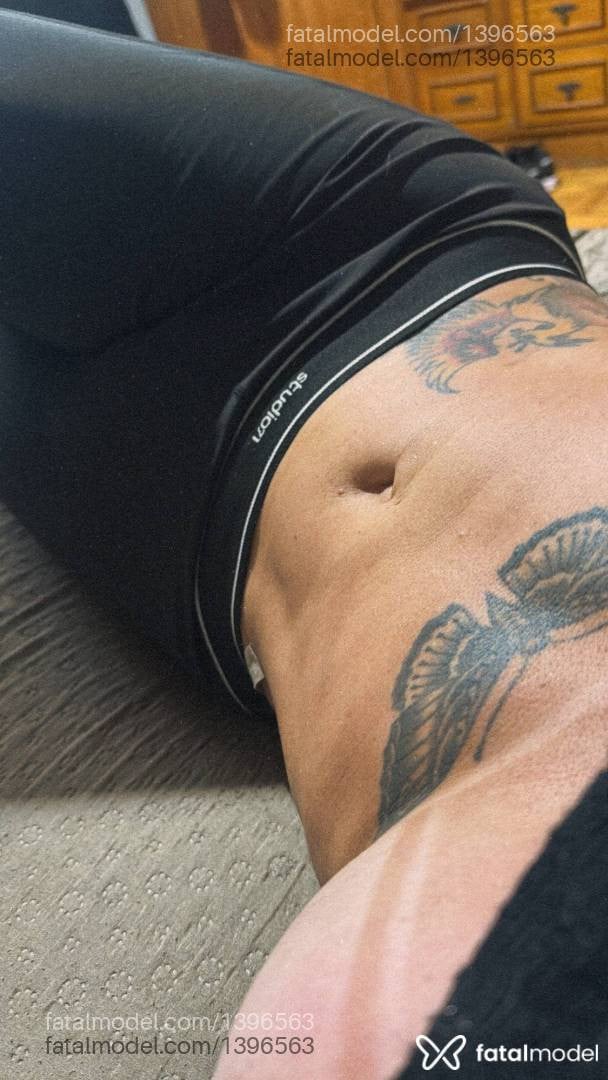 Acompanhante mulher trans morena (o) de olhos pretos - BRUNA BECKER