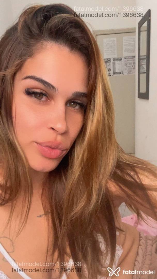 Acompanhante mulher loira (o) de olhos verdes - Isis Gurgel