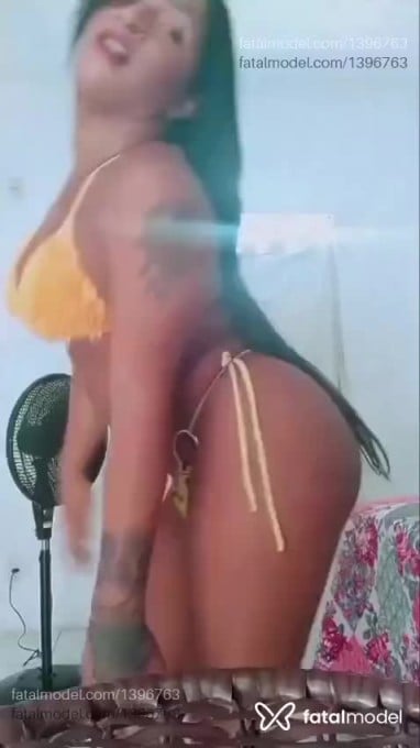 Acompanhante mulher trans morena (o) de olhos castanhos em Pouso Alegre - Yrella soares