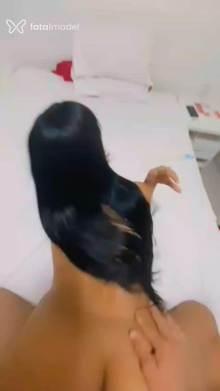 Acompanhante mulher morena (o) de olhos pretos - Tainá Lopes