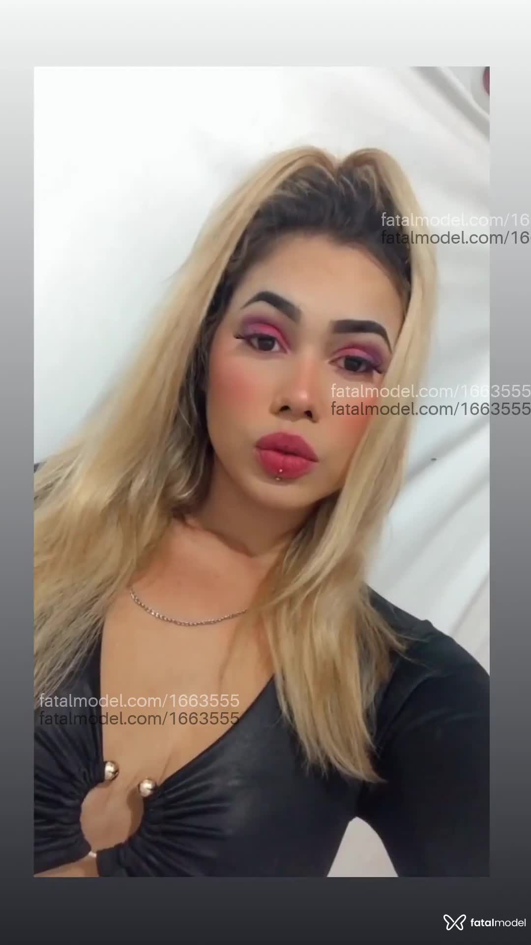 Acompanhante mulher loira (o) de olhos castanhos em Taboão da Serra - karioca