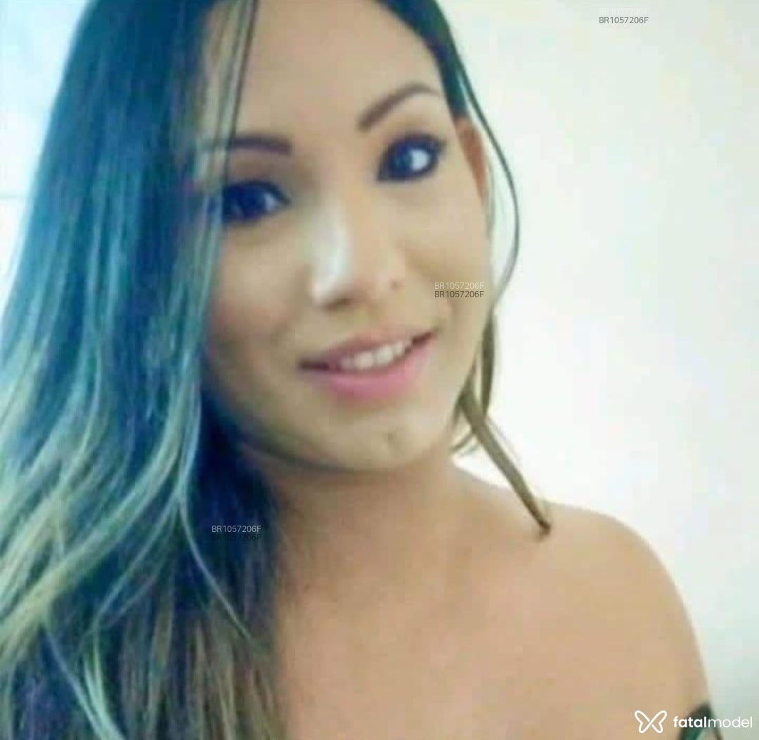 Acompanhante mulher trans com cabelo castanho de olhos mel em Guarapari - Brunella Volg