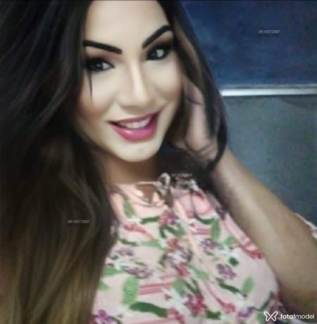 Acompanhante mulher trans com cabelo castanho de olhos mel em Guarapari - Brunella Volg