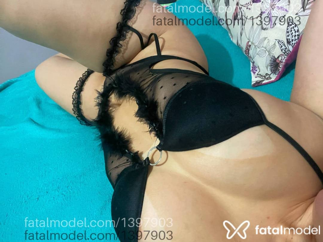 Acompanhante mulher loira (o) de olhos mel - Júlia
