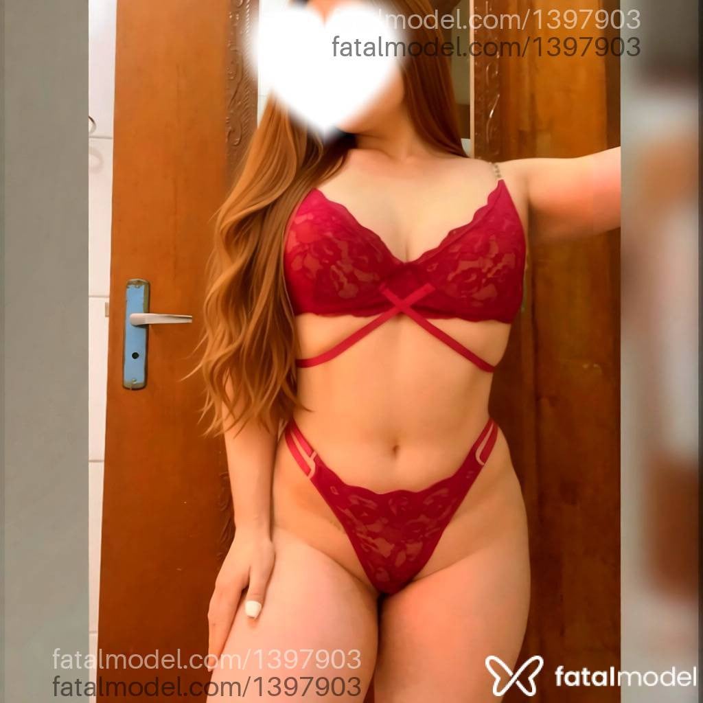 Acompanhante mulher loira (o) de olhos mel - Júlia