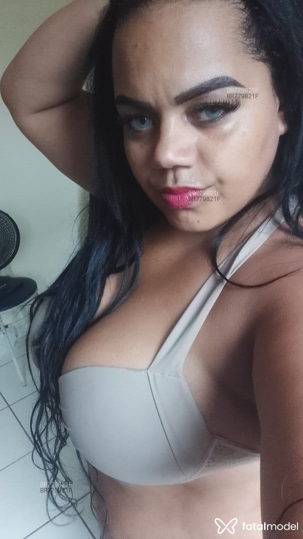 Acompanhante mulher com cabelo castanho de olhos verdes em Atibaia - Sofia