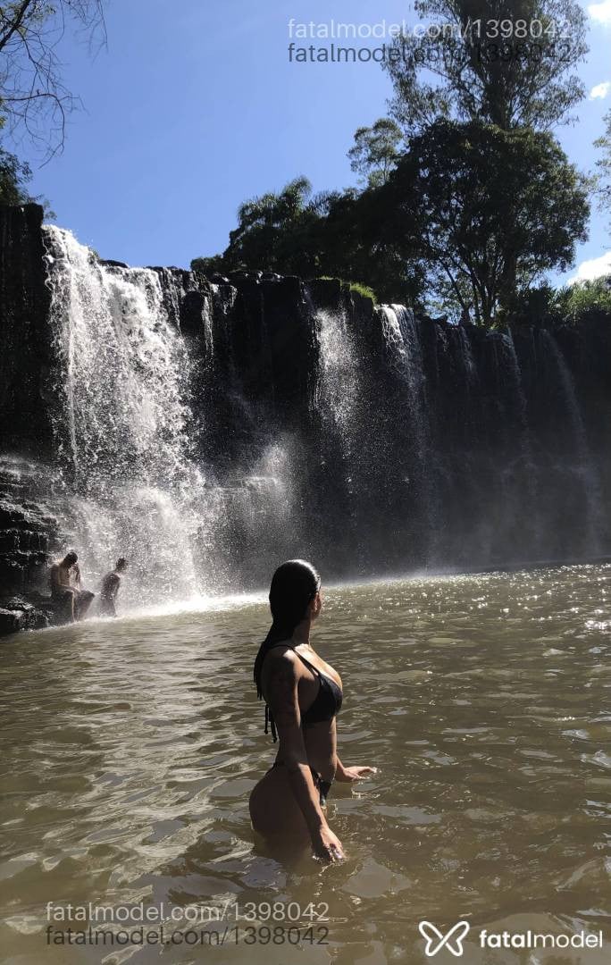 Acompanhante mulher morena (o) de olhos castanhos - Marina Brandão