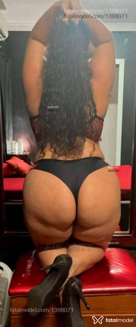 Acompanhante mulher morena (o) de olhos pretos - Jenifer Alves