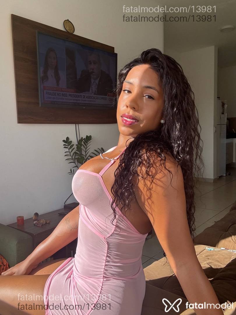 Acompanhante mulher trans morena (o) de olhos castanhos - Gabriella Amarante