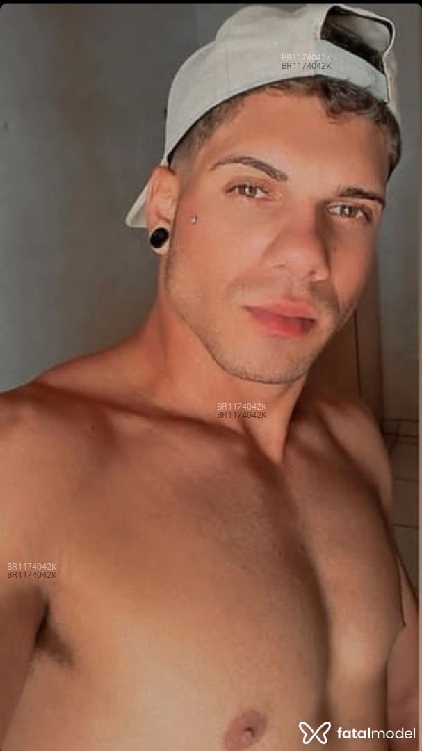 Acompanhante homem loira (o) de olhos castanhos em São Paulo Acompanhante homem loira (o) de olhos castanhos em São Paulo - Gabriel vert