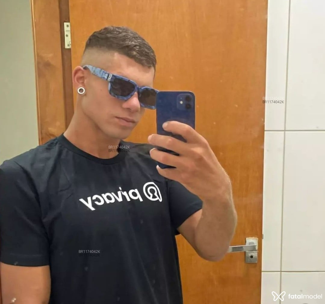 Acompanhante homem loira (o) de olhos castanhos em São Paulo Acompanhante homem loira (o) de olhos castanhos em São Paulo - Gabriel vert