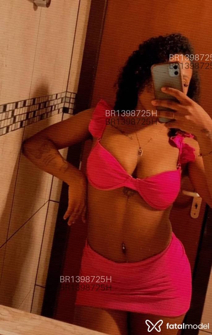 Acompanhante mulher morena (o) de olhos pretos - Valentina Torres
