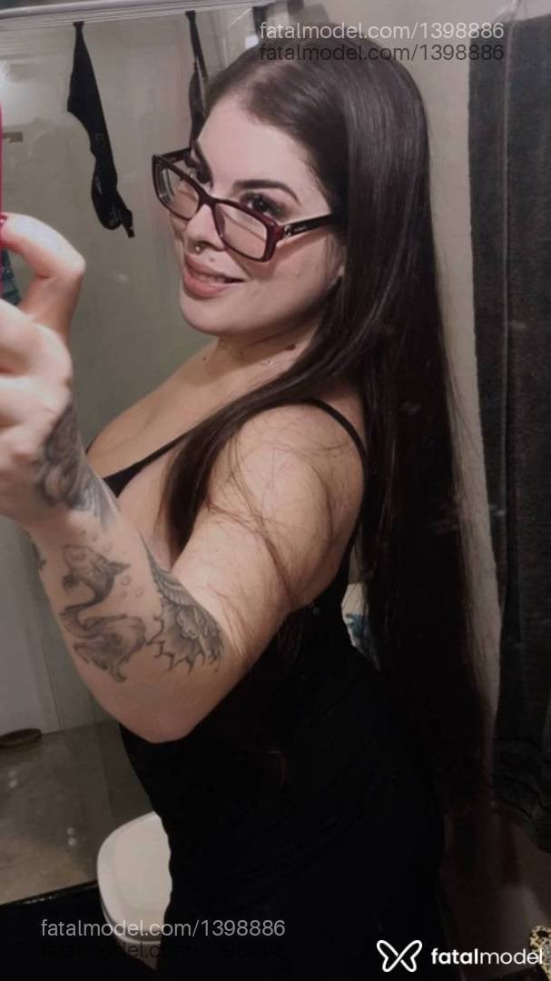 Acompanhante mulher com cabelo castanho de olhos castanhos - Sarah Aguiar