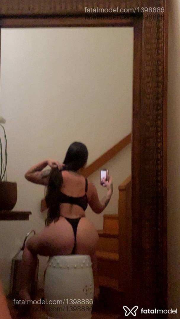 Acompanhante mulher com cabelo castanho de olhos castanhos - Sarah Aguiar