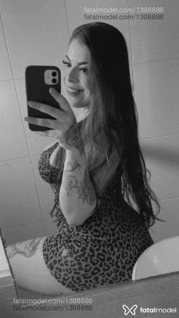 Acompanhante mulher com cabelo castanho de olhos castanhos - Sarah Aguiar