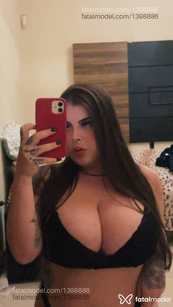 Acompanhante mulher com cabelo castanho de olhos castanhos - Sarah Aguiar