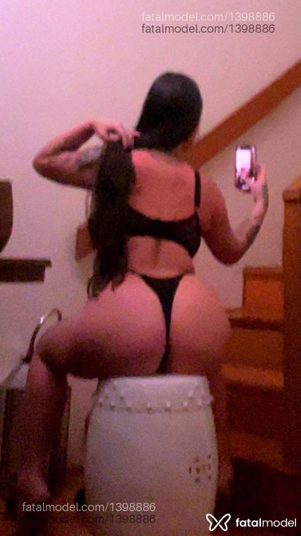 Acompanhante mulher com cabelo castanho de olhos castanhos - Sarah Aguiar