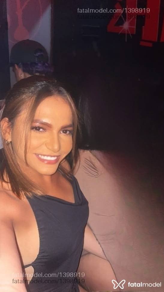 Acompanhante mulher com cabelo castanho de olhos pretos - Manuela Ferrari