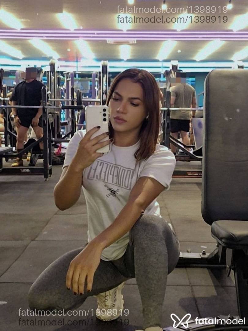 Acompanhante mulher com cabelo castanho de olhos pretos - Manuela Ferrari