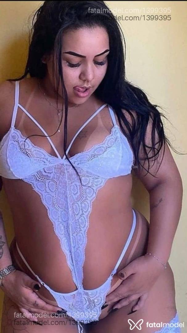 Acompanhante mulher morena (o) de olhos mel - Mirella Sampaio