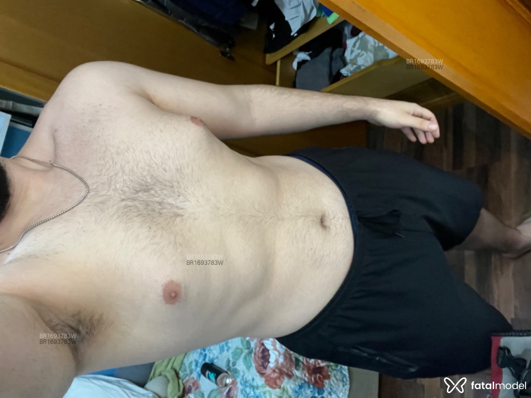 Acompanhante homem morena (o) de olhos castanhos em São Paulo - Russo