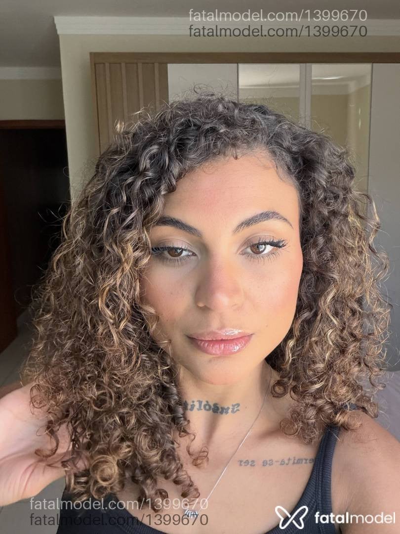 Acompanhante mulher com cabelo castanho de olhos castanhos - Yasmin surfistynha