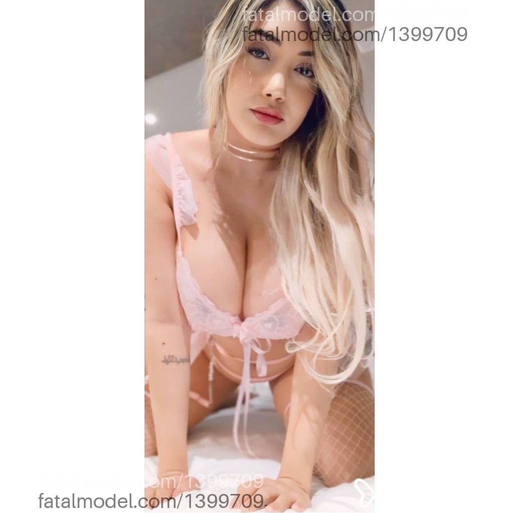 Acompanhante mulher loira (o) de olhos castanhos - Agata Castro