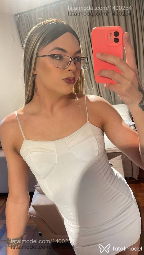 Acompanhante mulher trans com cabelo castanho de olhos castanhos - Thifany Bonzani
