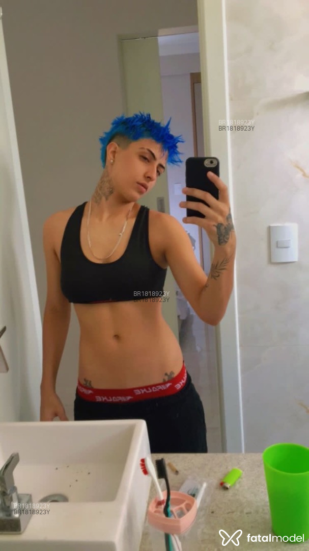 Acompanhante mulher com cabelo colorido de olhos castanhos em São Sebastião - Tayra Green